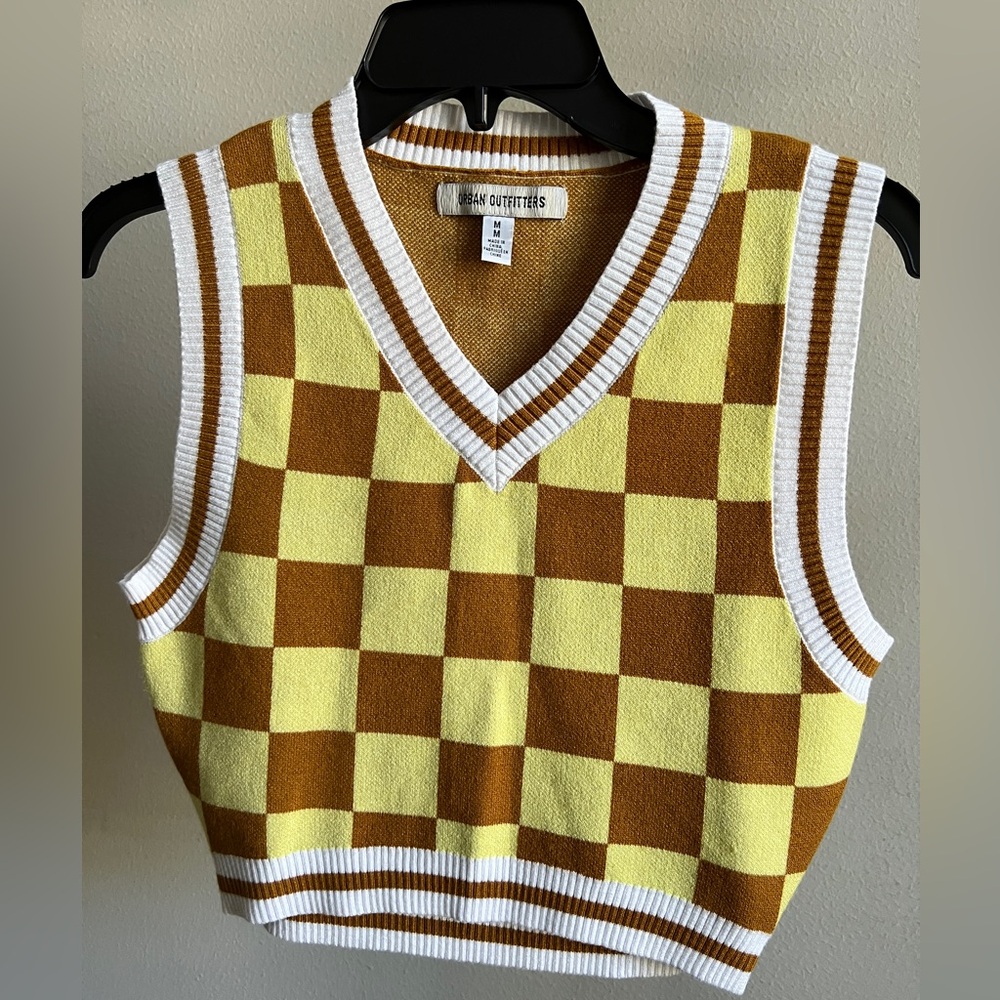 Urban Outfitters cropped sweater vest size M